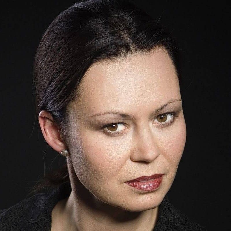 Карина Скжешевска